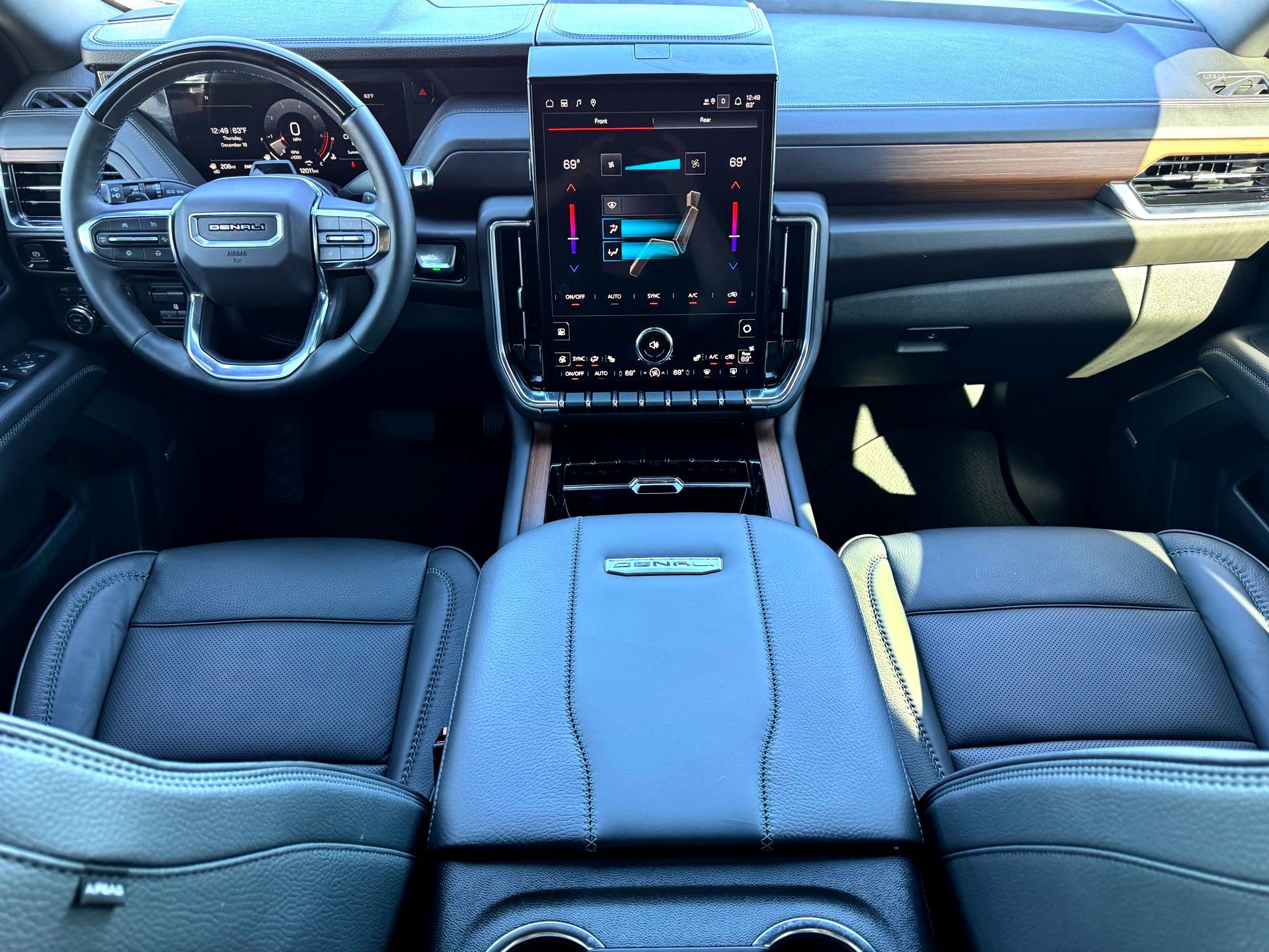 Used 2025 GMC Yukon XL Denali w/ Denali Reserve Package image 25