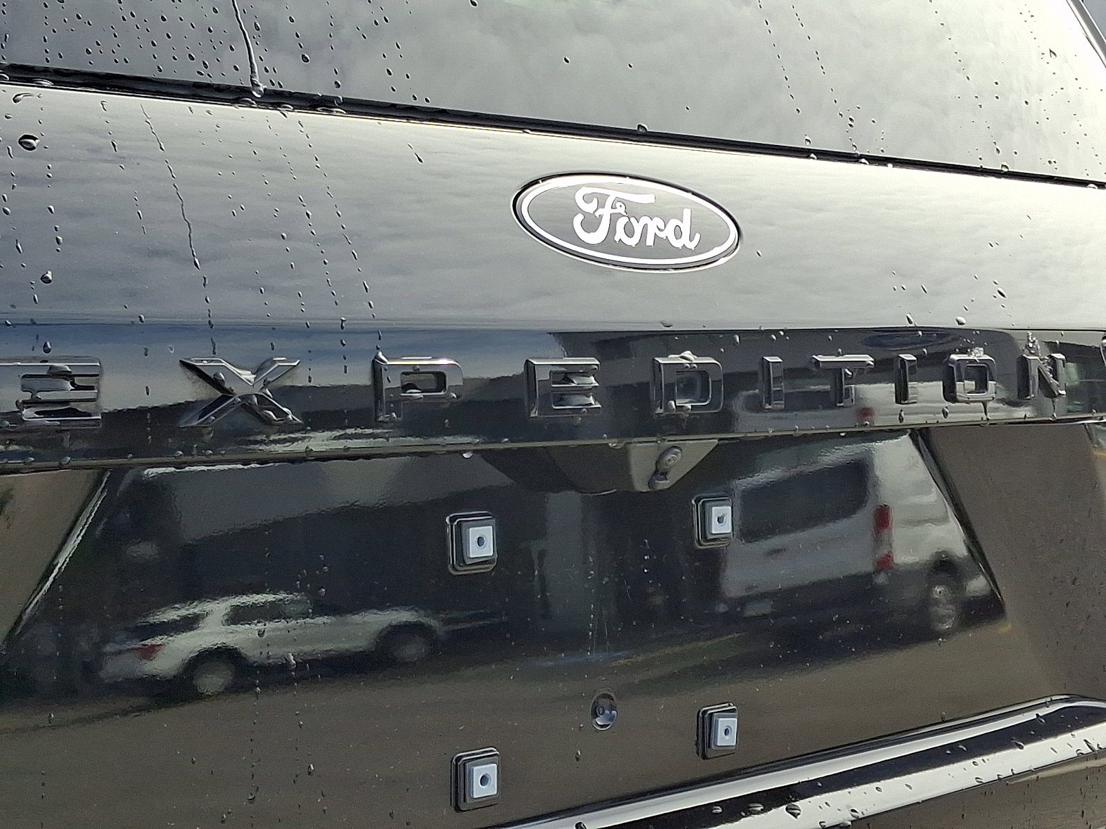 Used 2025 Ford Expedition Platinum w/ Stealth Appearance Package image 30