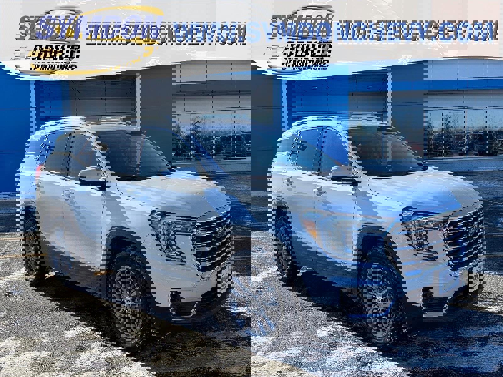 Used 2024 GMC Terrain SLT w/ Infotainment Package II image 1