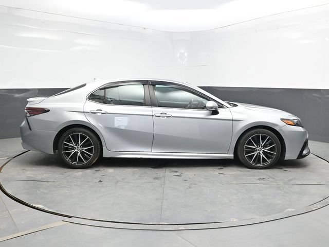 Used 2022 Toyota Camry SE FWD image 8