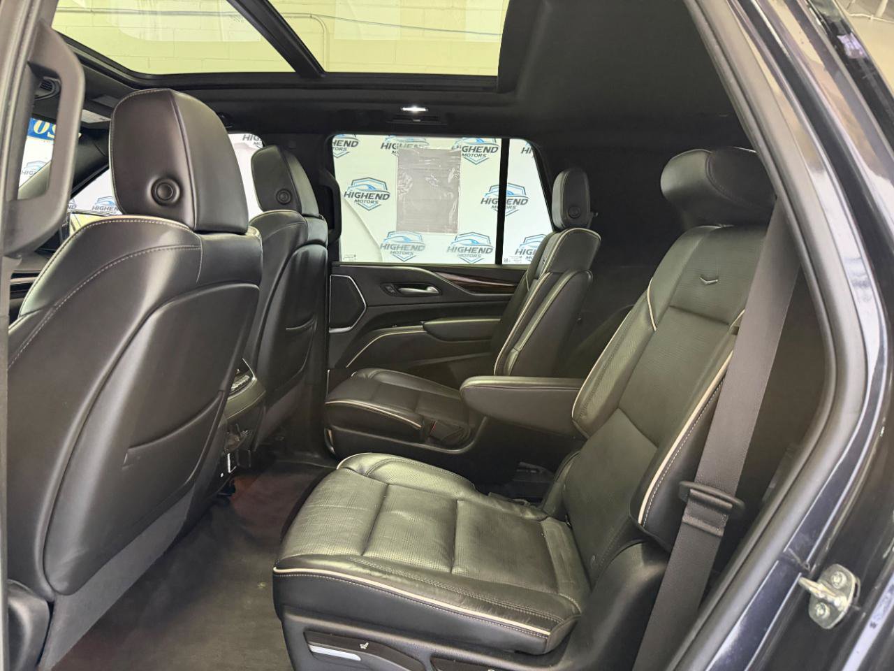 Used 2023 Cadillac Escalade Premium Luxury AWD/4WD image 18