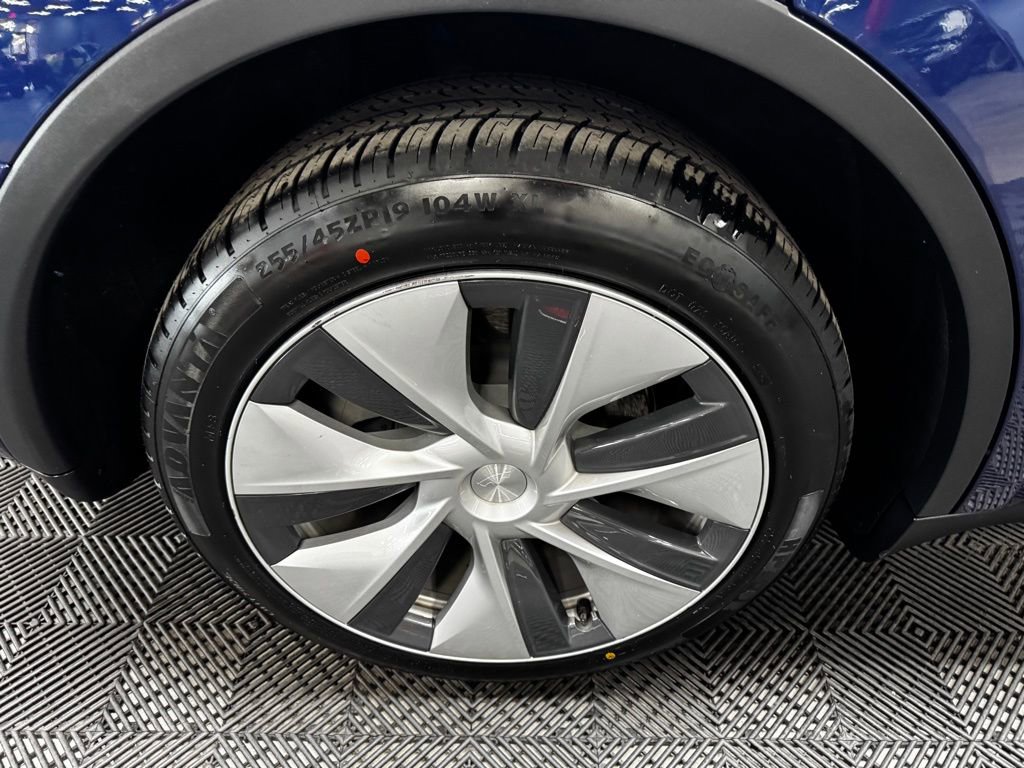 Used 2022 Tesla Model Y Long Range image 19