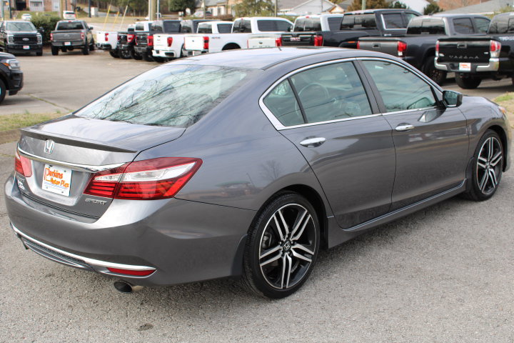 Used 2017 Honda Accord Sport image 7