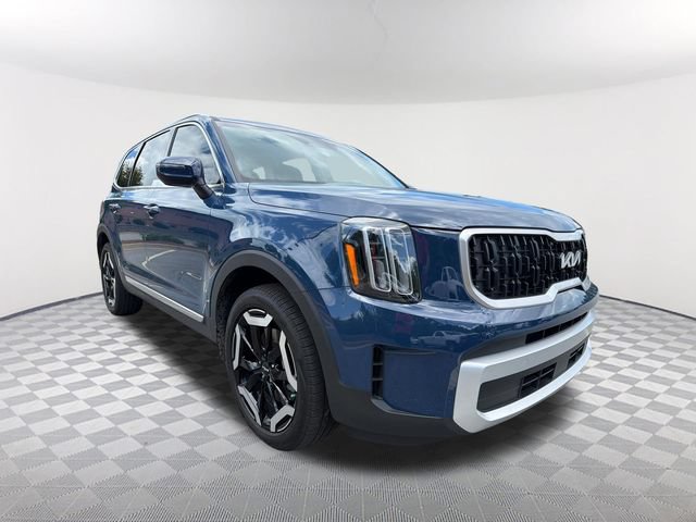 Used 2025 Kia Telluride EX w/ EX Captain's Chair Package FWD image 3
