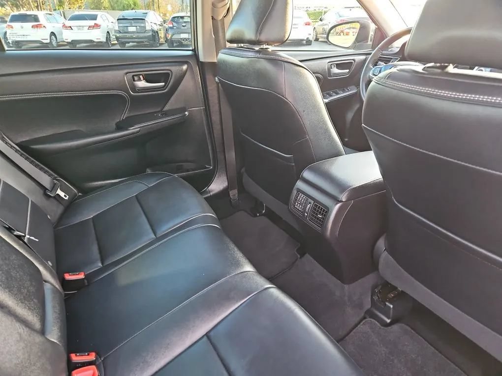 Used 2017 Toyota Camry XLE w/ Moonroof Package FWD image 19