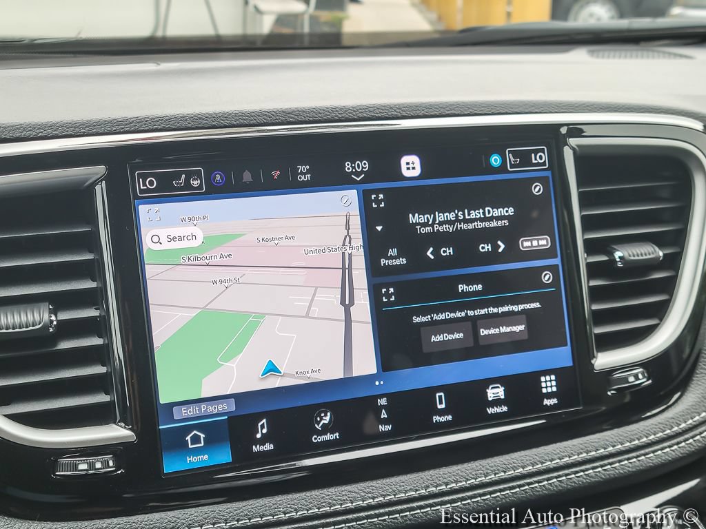 New 2027 Chrysler Pacifica Select w/ Family Tech Group FWD image 22