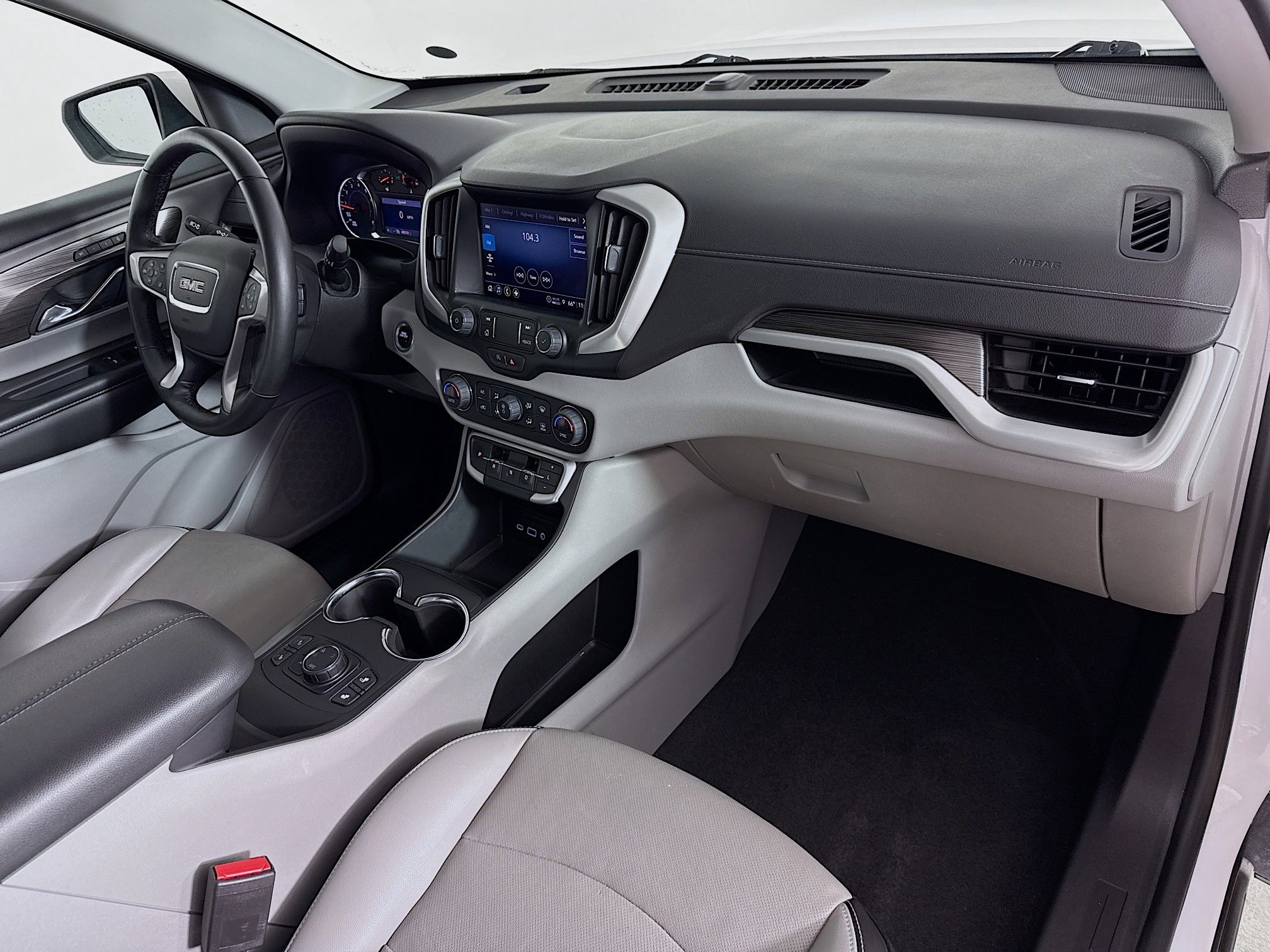 Used 2024 GMC Terrain SLT image 34