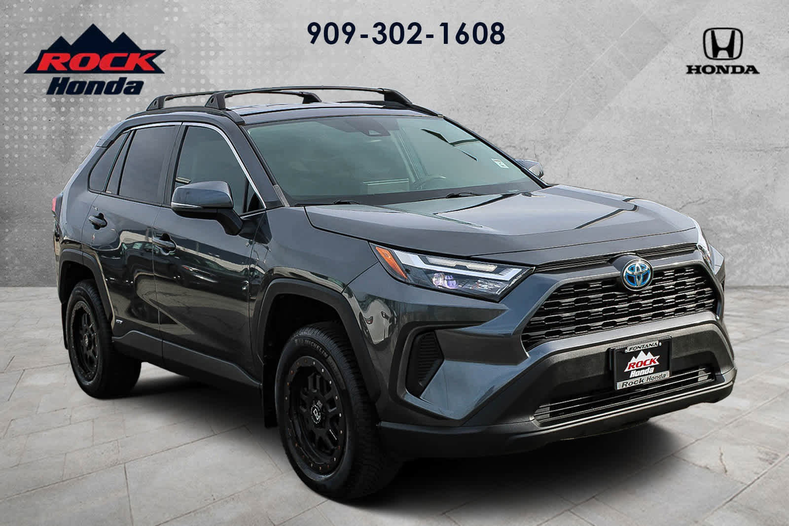 Used 2023 Toyota RAV4 XLE image 3