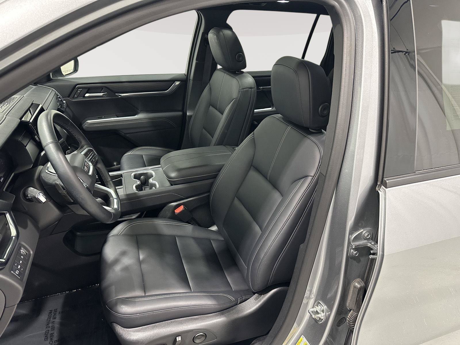Used 2025 GMC Acadia Elevation w/ Elevation Premium Package AWD/4WD image 19