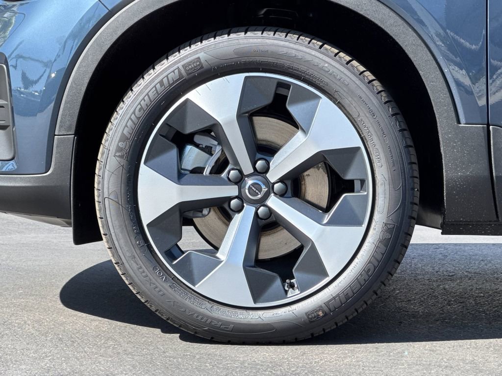 New 2026 Volvo XC40 B5 Core image 25