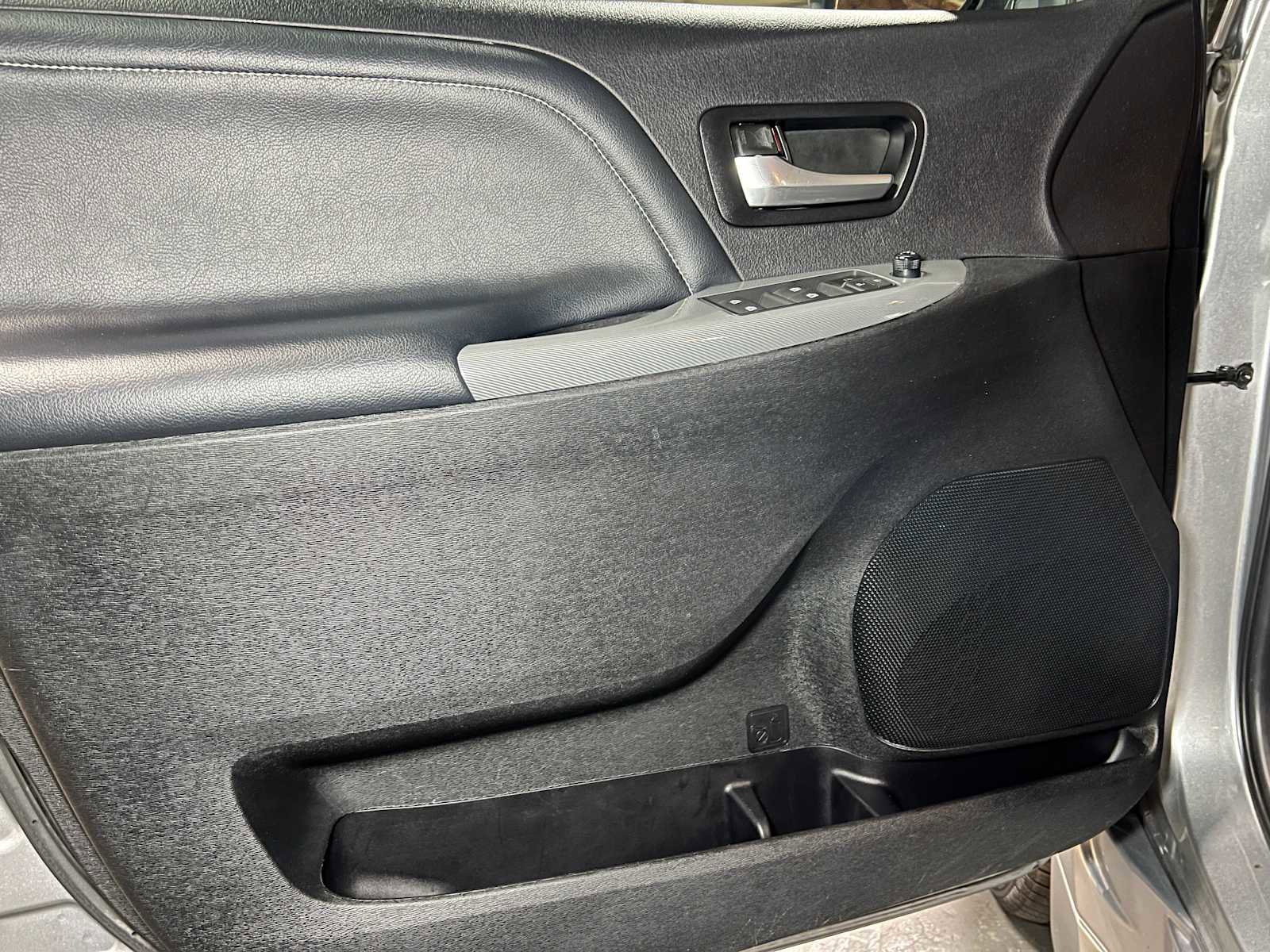 Used 2015 Toyota Sienna SE w/ SE Preferred Package image 17