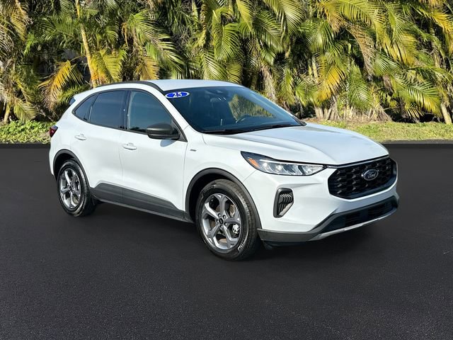 Used 2025 Ford Escape ST-Line image 2