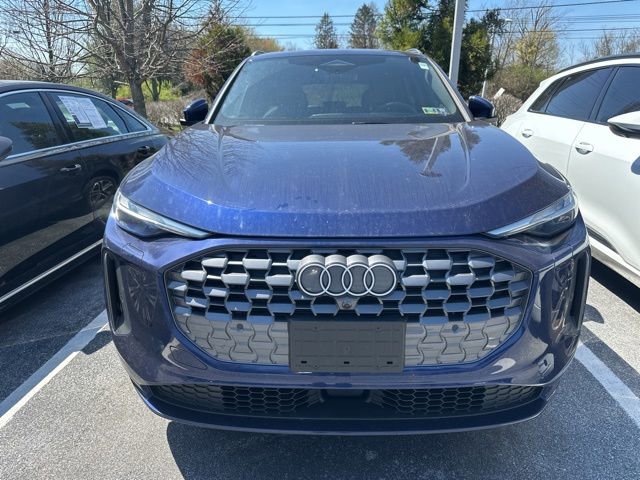 Used 2025 Audi Q5 Premium w/ Convenience Package image 2