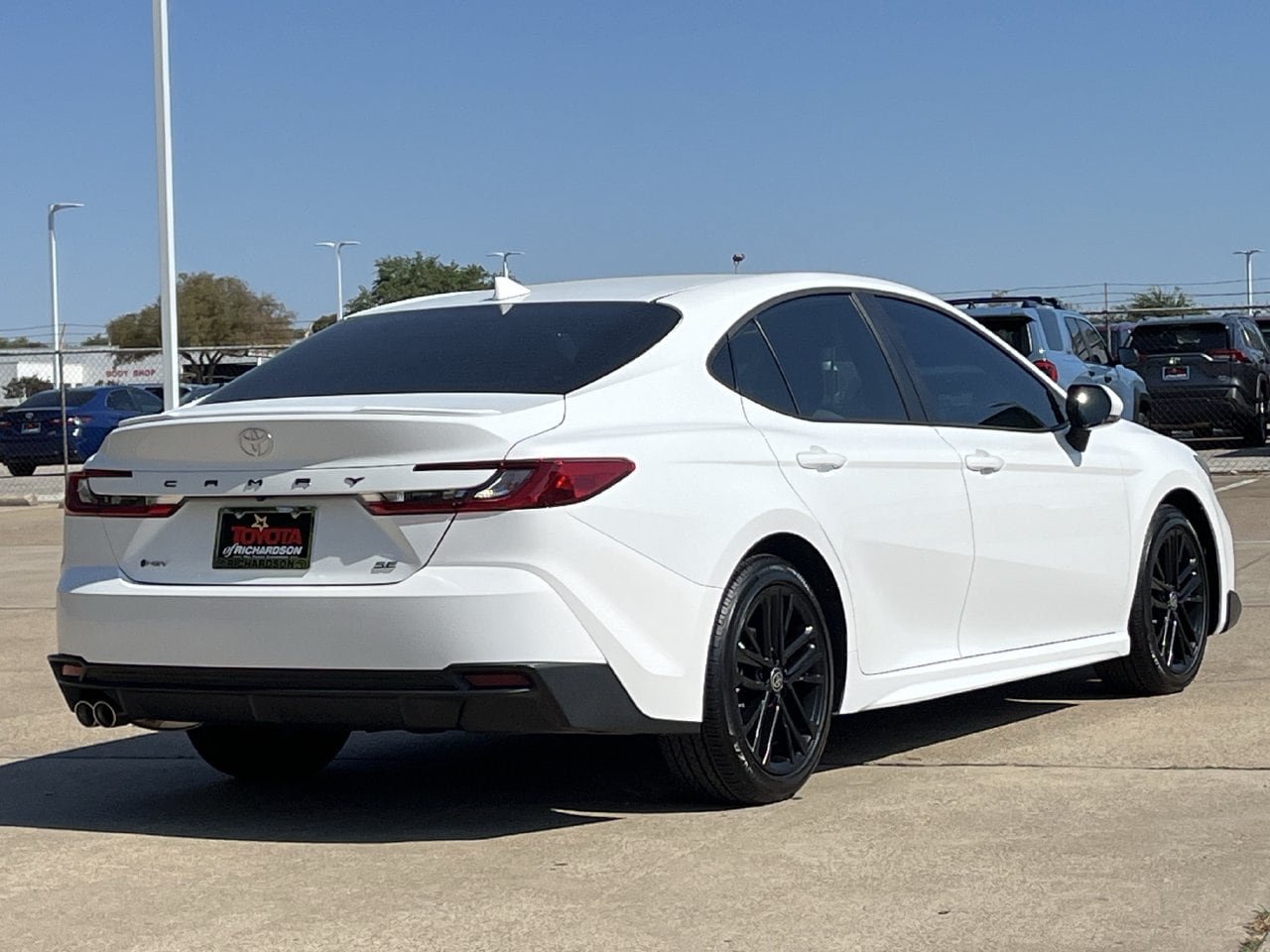 Used 2026 Toyota Camry SE w/ Convenience Package FWD image 4