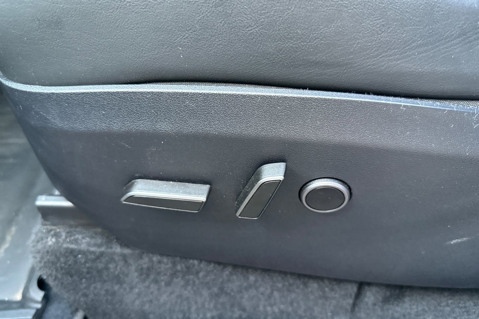 Used 2025 Tesla Model Y Long Range image 12