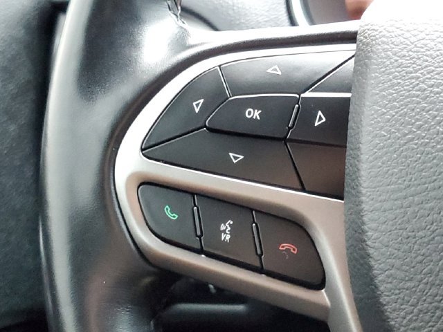 Used 2020 Jeep Cherokee Latitude w/ Cold Weather Group AWD/4WD image 17