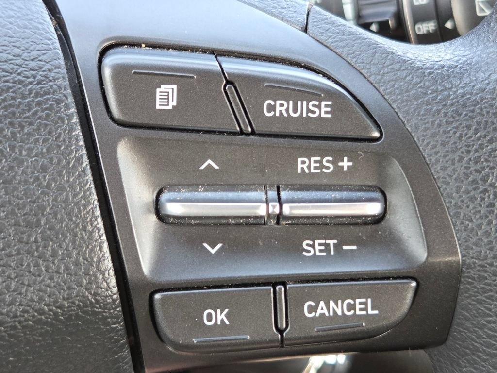 Used 2018 Hyundai Elantra GT FWD image 8