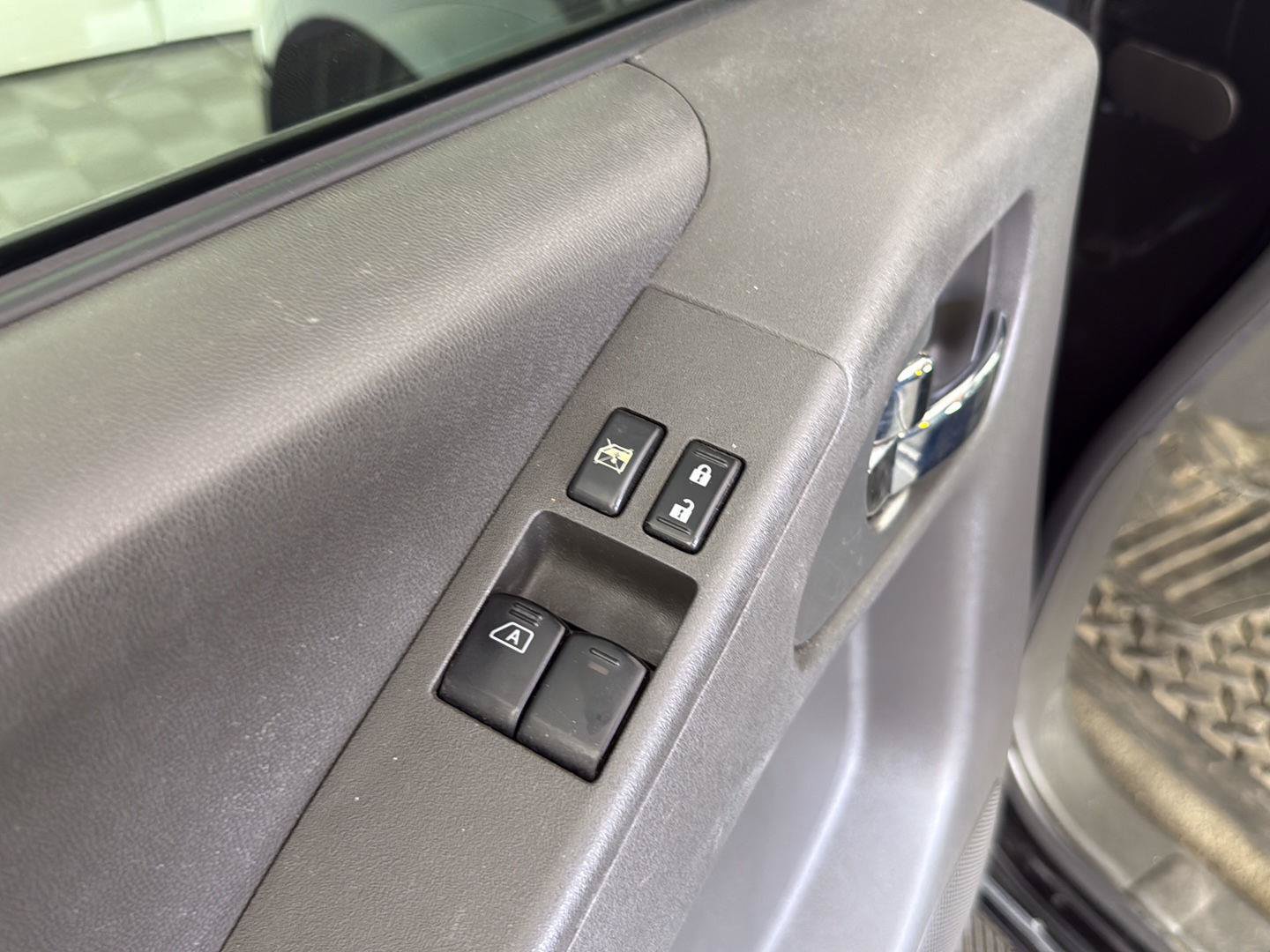 Used 2014 Nissan Frontier SV AWD/4WD image 9