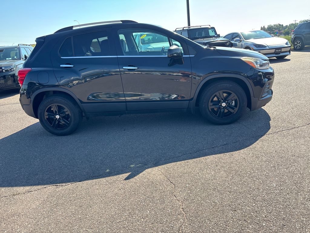 Used 2019 Chevrolet Trax LT w/ LT Convenience Package FWD image 9