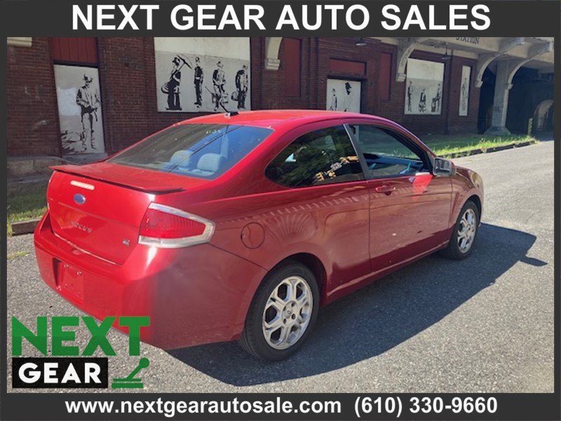 Used 2010 Ford Focus SE image 3