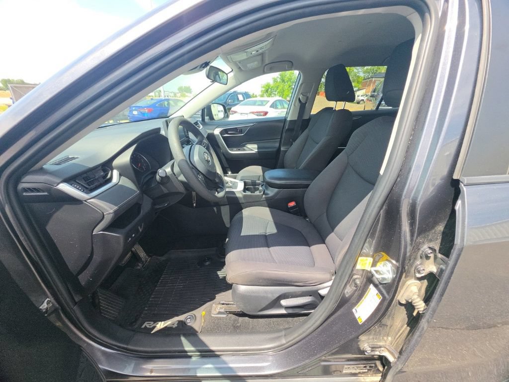 Used 2021 Toyota RAV4 LE FWD image 14