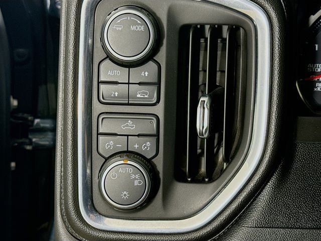 Used 2021 Chevrolet Silverado 1500 LT w/ Bed Protection Package AWD/4WD image 11