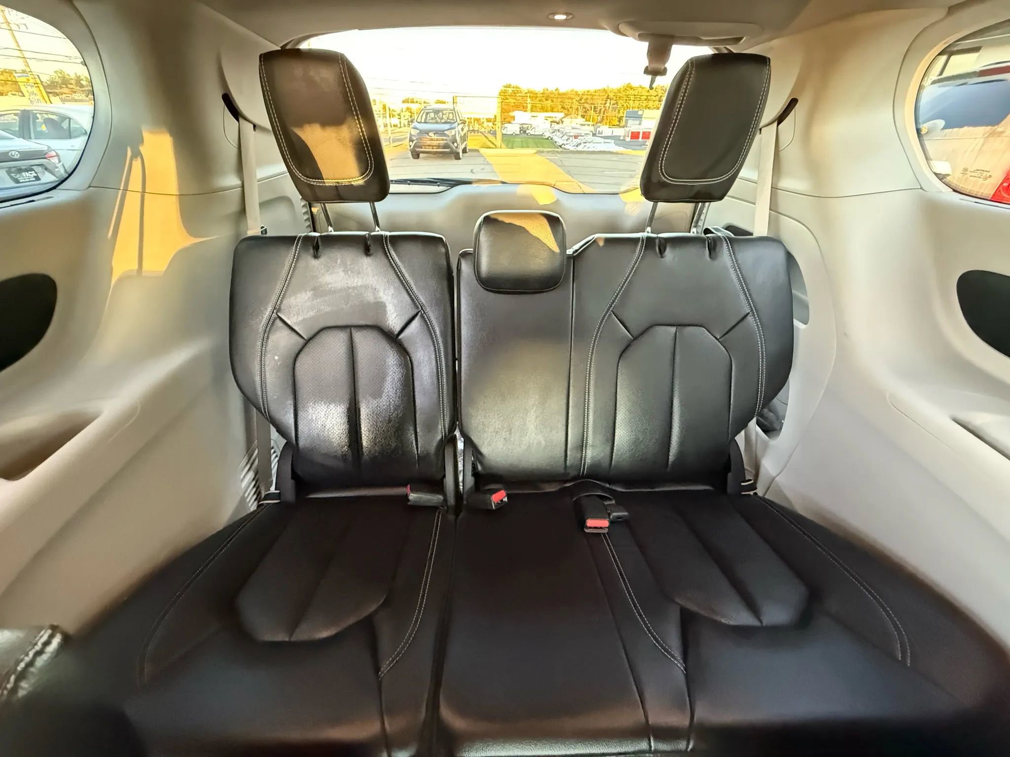 Used 2022 Chrysler Pacifica Touring-L image 30