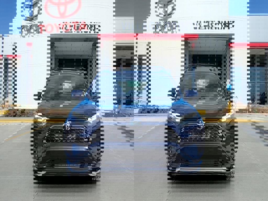 New 2025 Toyota RAV4 SE image 10