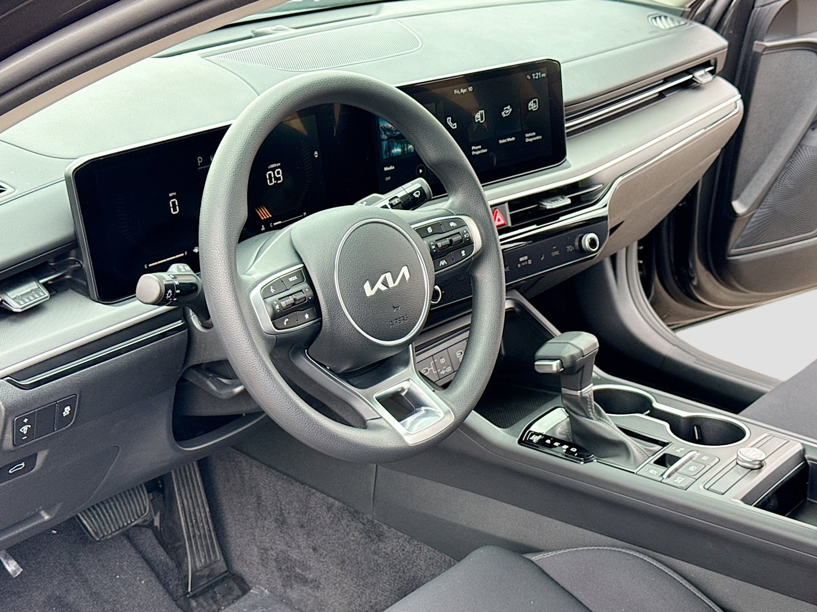 New 2026 Kia K5 LXS FWD image 4