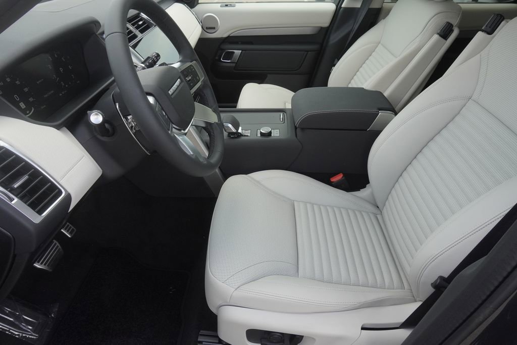 New 2025 Land Rover Discovery Dynamic SE image 19