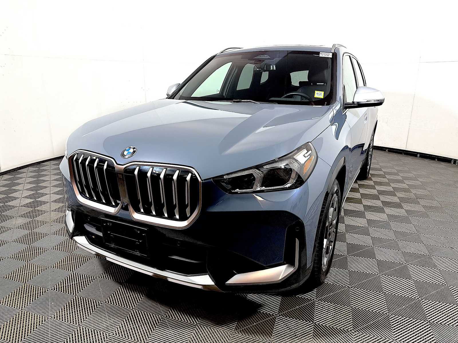 Used 2024 BMW X1 xDrive28i w/ Premium Package AWD/4WD image 3