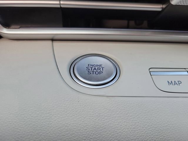 Used 2025 Hyundai Elantra Limited image 31