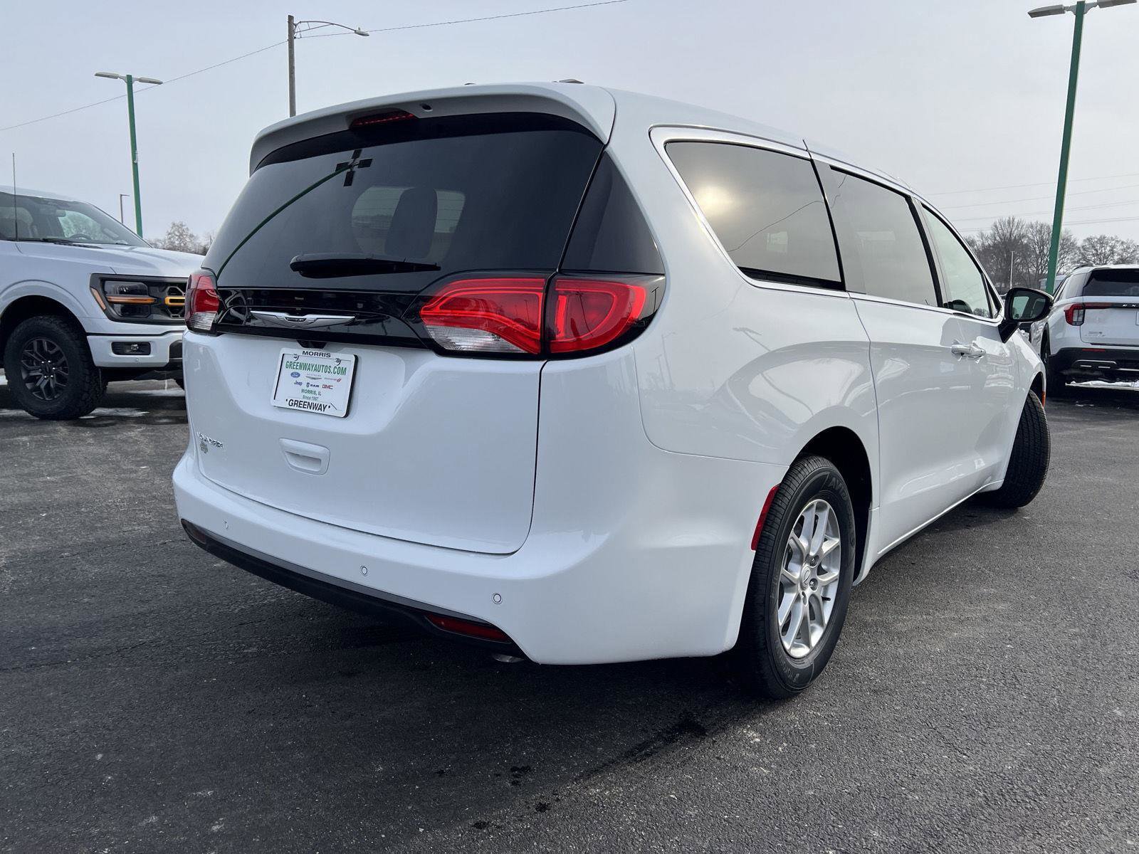 New 2026 Chrysler Voyager LX image 4