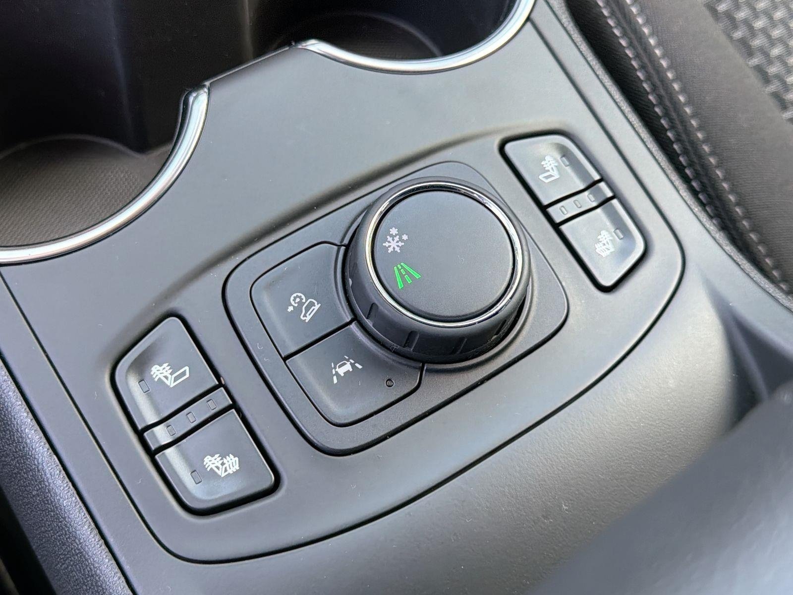 Used 2022 GMC Terrain SLE w/ Driver Convenience Package FWD image 14