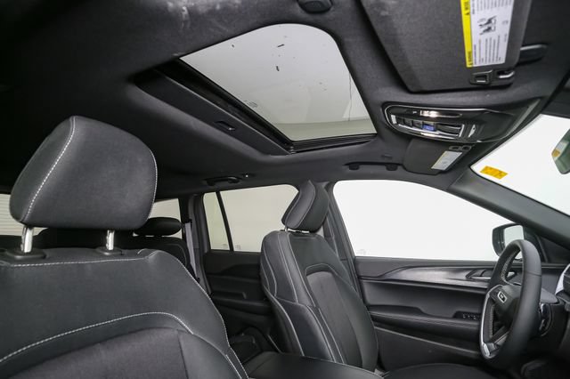 Used 2025 Jeep Grand Cherokee Laredo X w/ Luxury Tech Group I AWD/4WD image 19