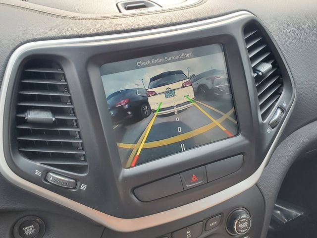 Used 2018 Jeep Cherokee Latitude Plus w/ Comfort/Convenience Group AWD/4WD image 30