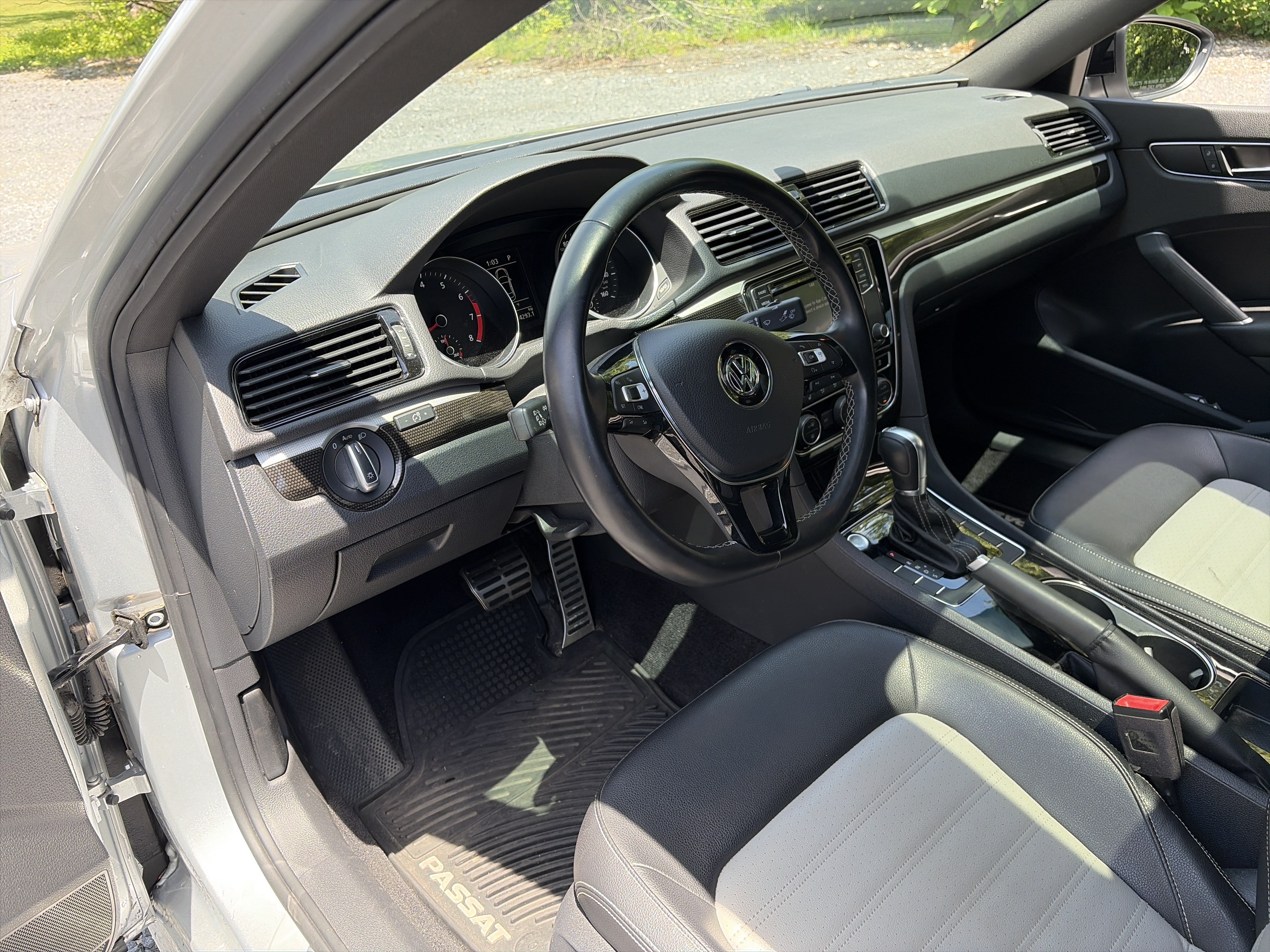 Used 2018 Volkswagen Passat 3.6 FWD image 22