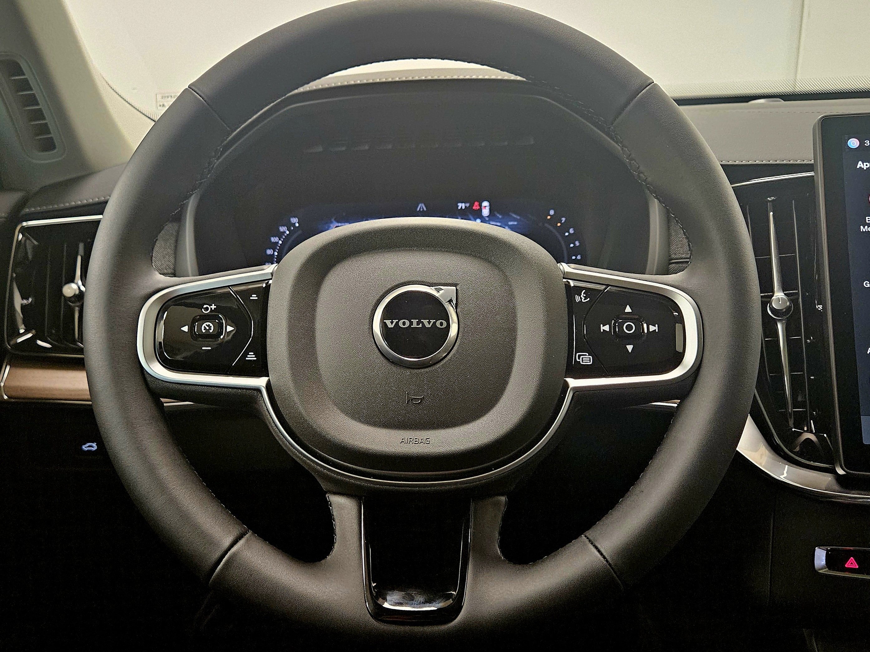 New 2026 Volvo XC90 B5 Core w/ Protection Package Premier image 43