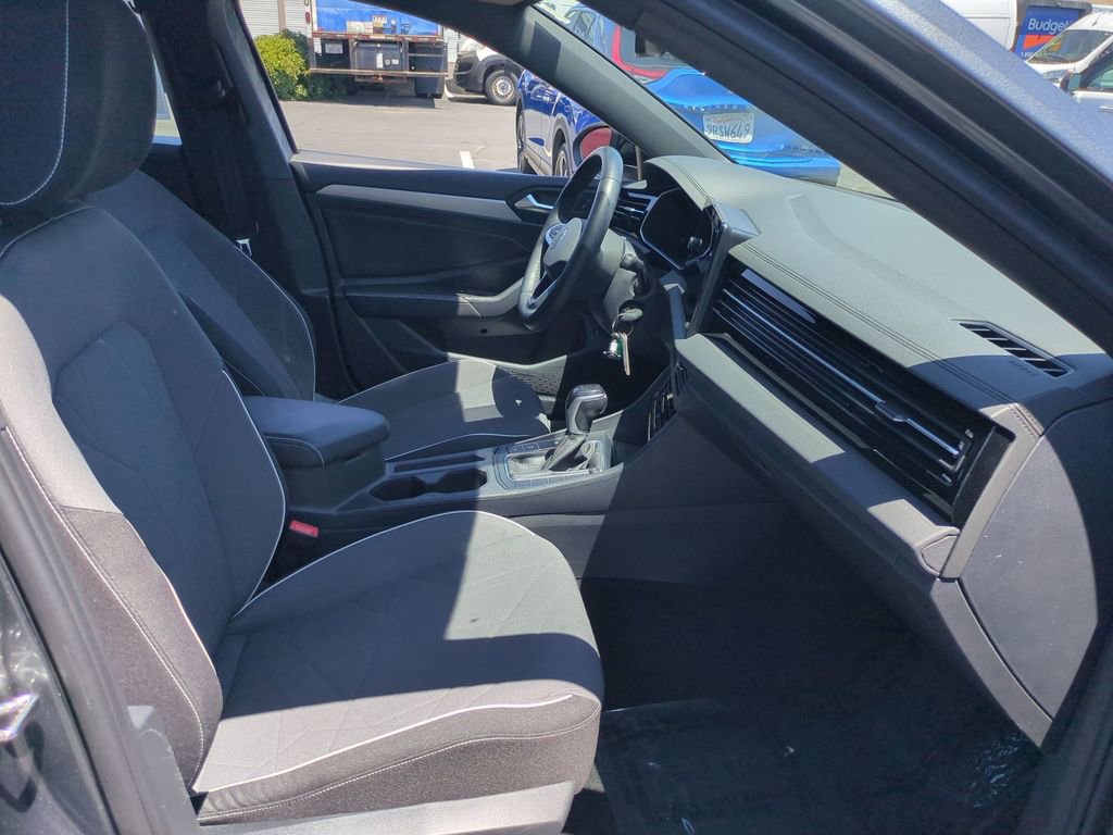 Used 2025 Volkswagen Jetta Sport FWD image 29