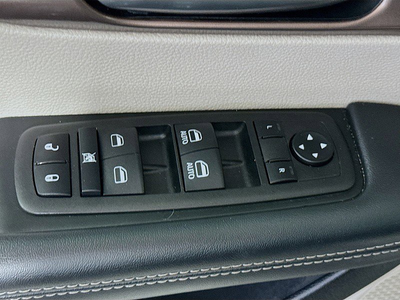 Used 2023 Chrysler Voyager LX image 18