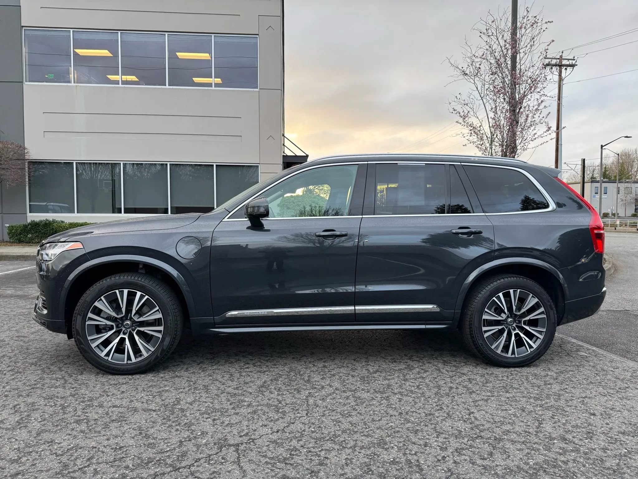 Used 2022 Volvo XC90 T8 Inscription Expression w/ Advanced Package AWD/4WD image 6