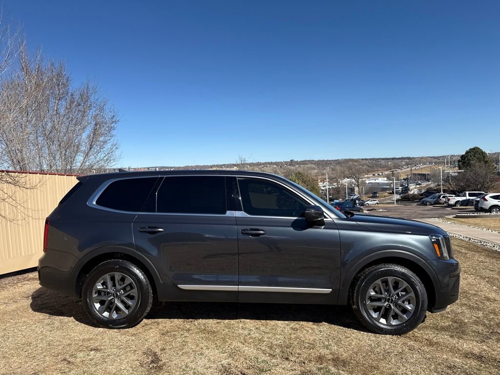 Used 2024 Kia Telluride LX image 9