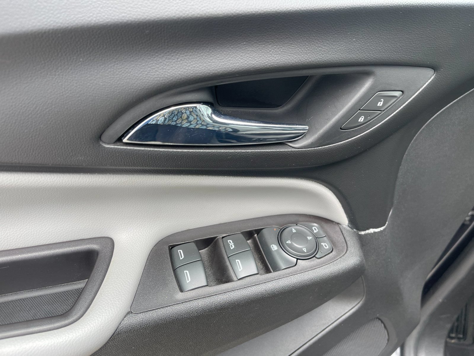 Used 2022 Chevrolet Equinox LS AWD/4WD image 13