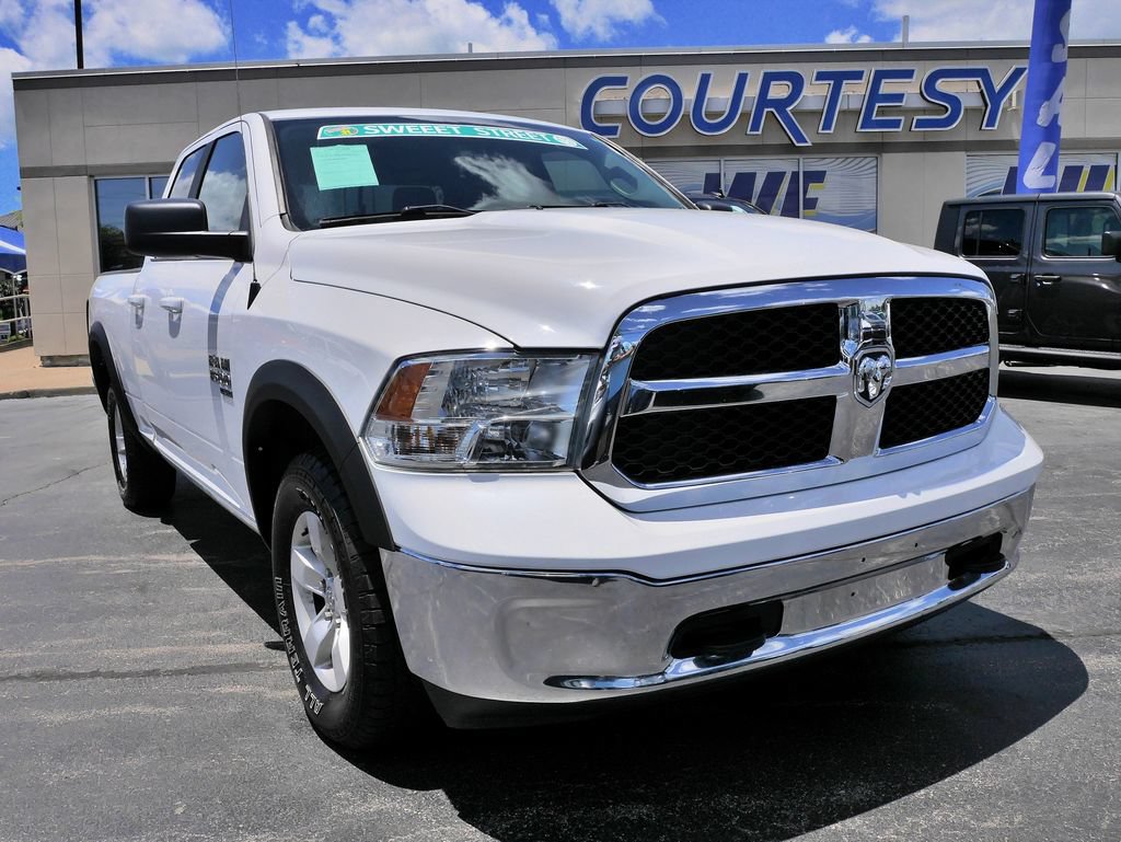 Used 2019 RAM 1500 Classic SLT w/ Protection Group AWD/4WD image 2