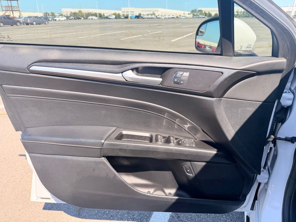 Used 2018 Ford Fusion Titanium FWD image 17