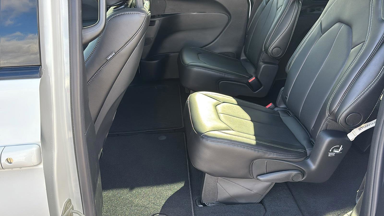 New 2026 Chrysler Pacifica Select image 26