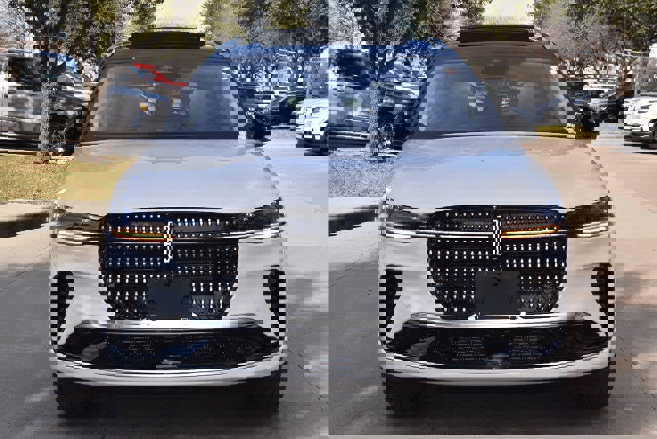 Certified 2026 Lincoln Nautilus Reserve image 3