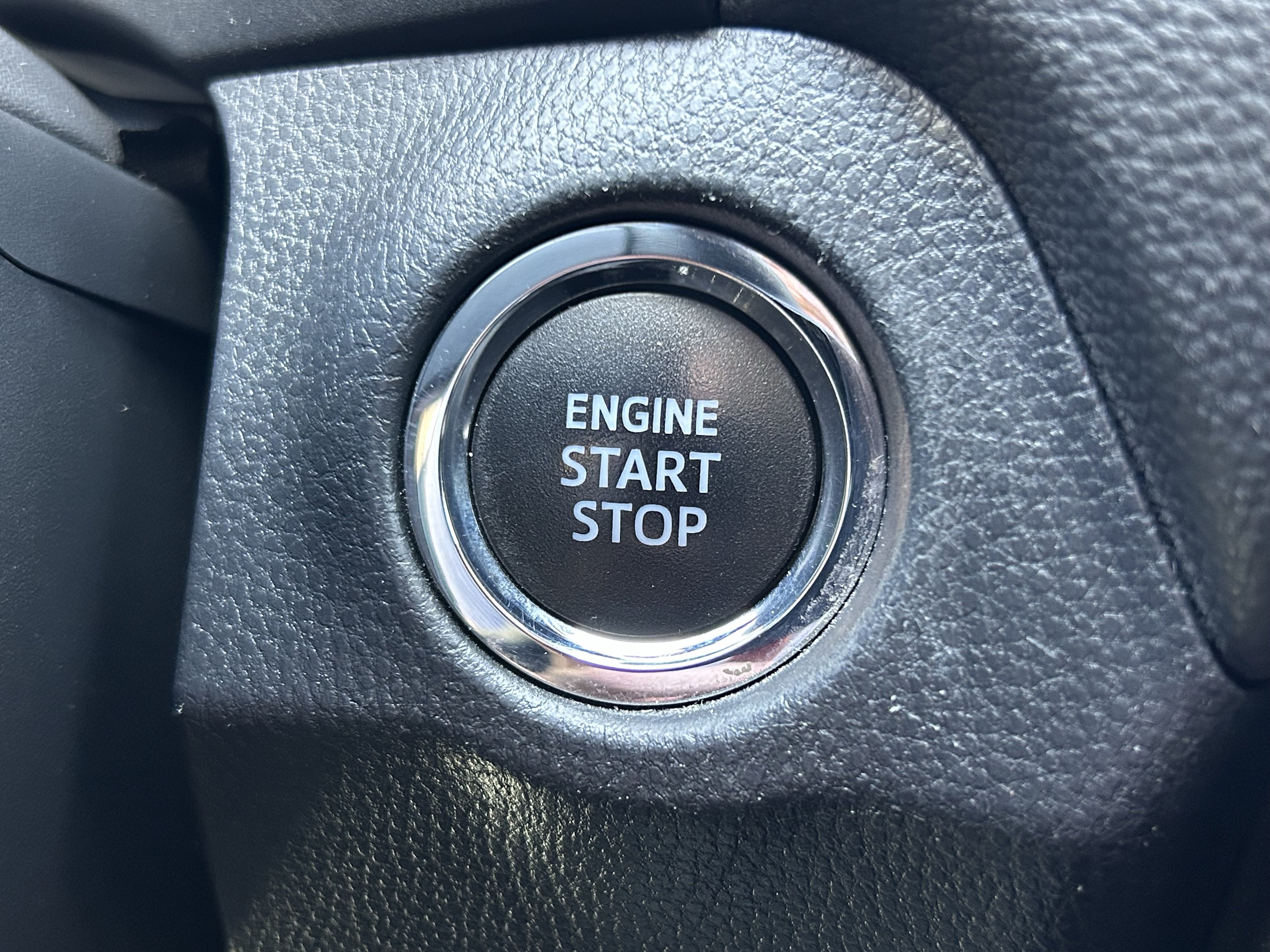Used 2020 Toyota RAV4 XLE FWD image 32