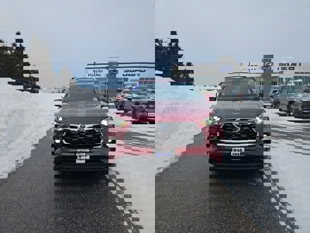 Used 2023 Toyota Highlander XLE image 7