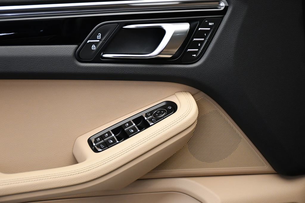 Certified 2023 Porsche Macan Turbo image 36